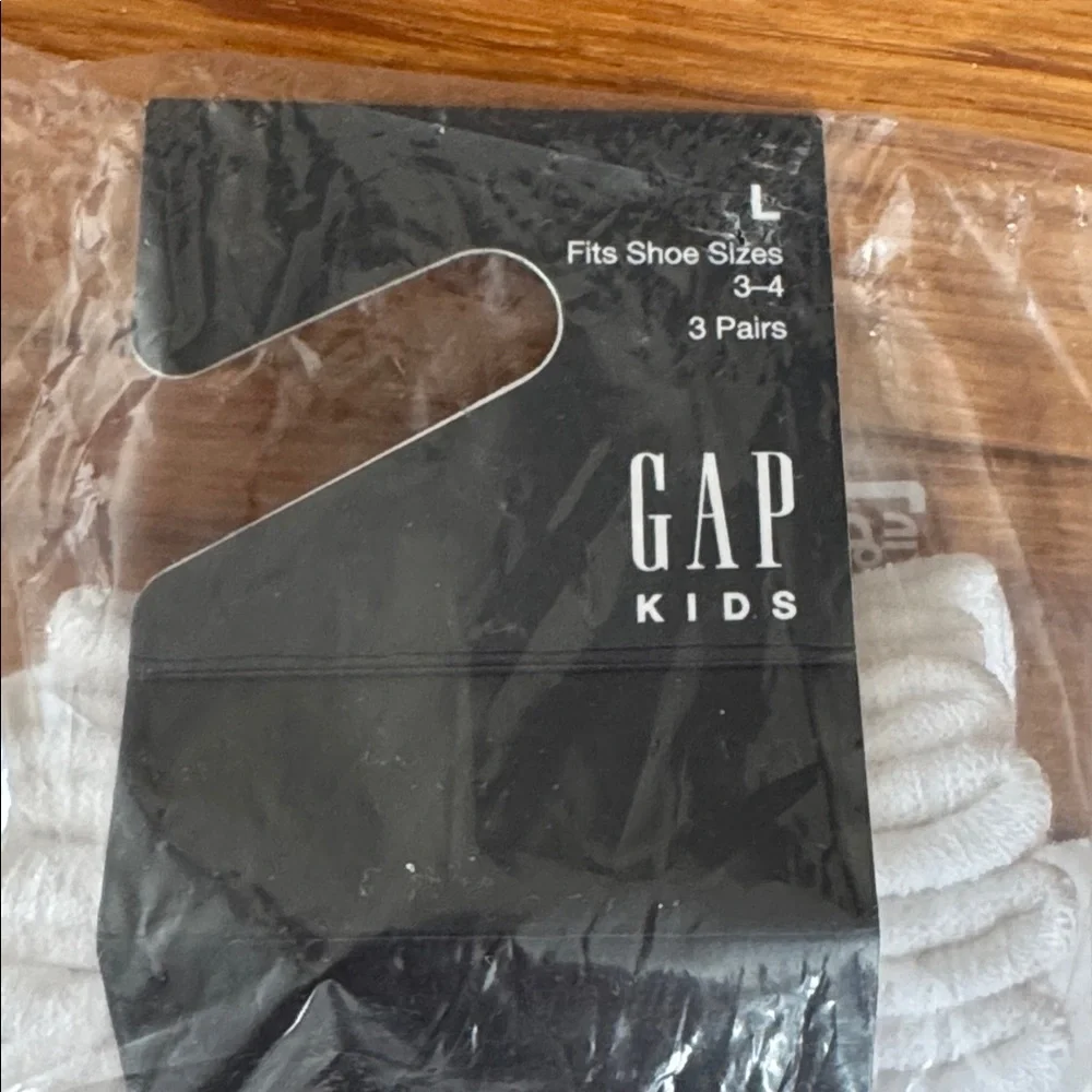 Gap Kids Girls White Crew Socks 3 Pairs Shoe Size 3-4